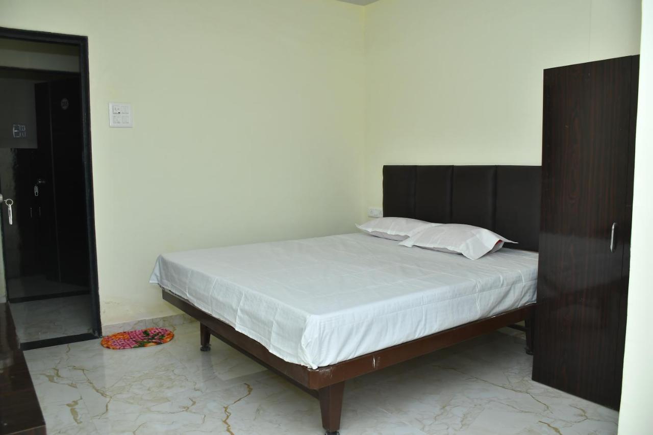 Hotel Kalika Residency Akalkot Buitenkant foto