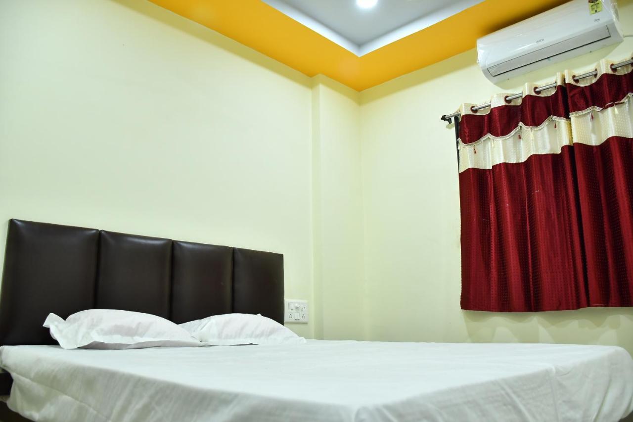 Hotel Kalika Residency Akalkot Buitenkant foto
