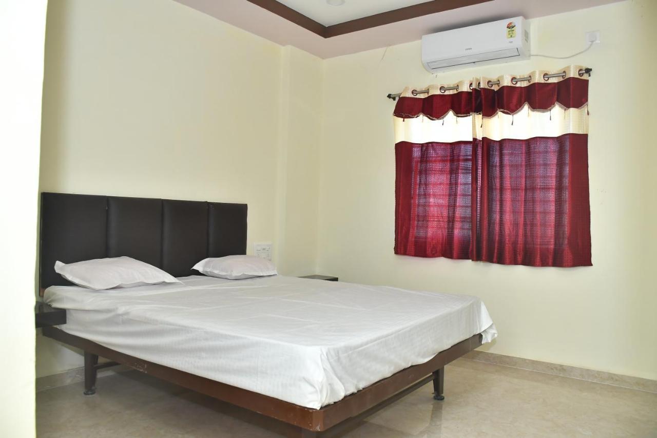 Hotel Kalika Residency Akalkot Buitenkant foto