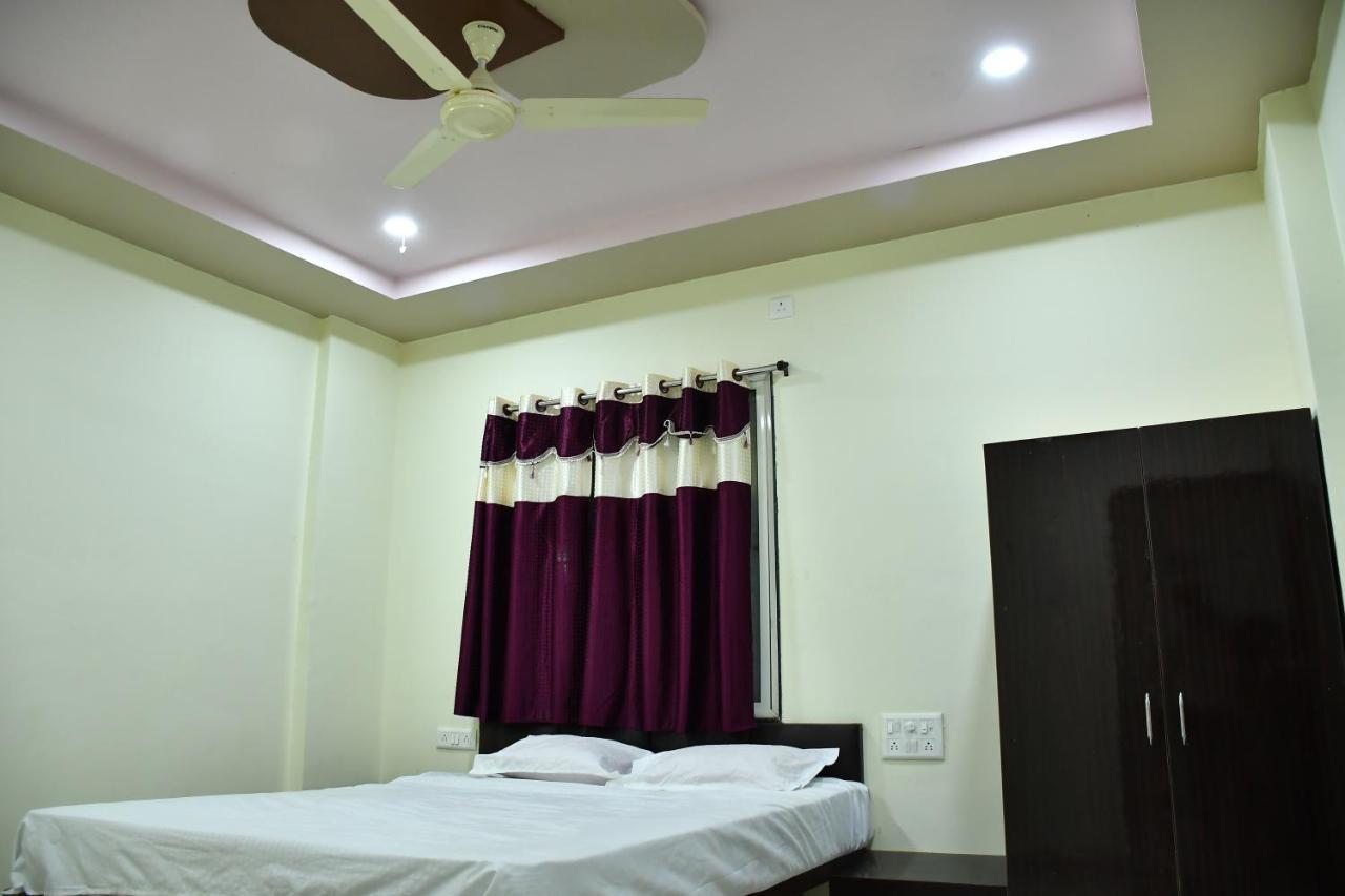 Hotel Kalika Residency Akalkot Buitenkant foto