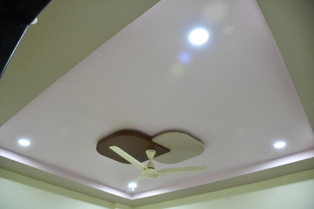 Hotel Kalika Residency Akalkot Buitenkant foto