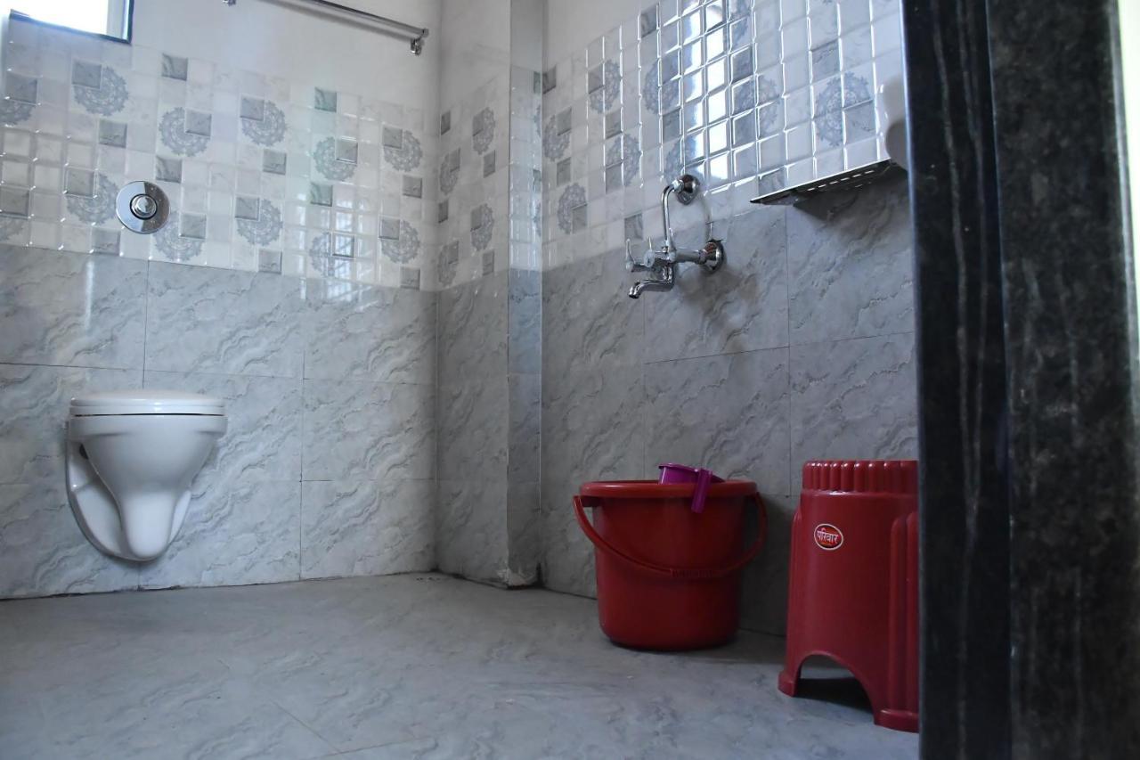 Hotel Kalika Residency Akalkot Buitenkant foto
