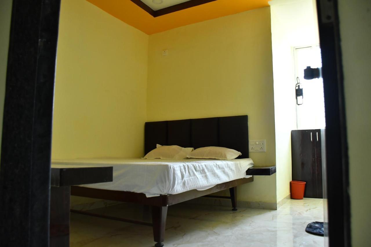 Hotel Kalika Residency Akalkot Buitenkant foto