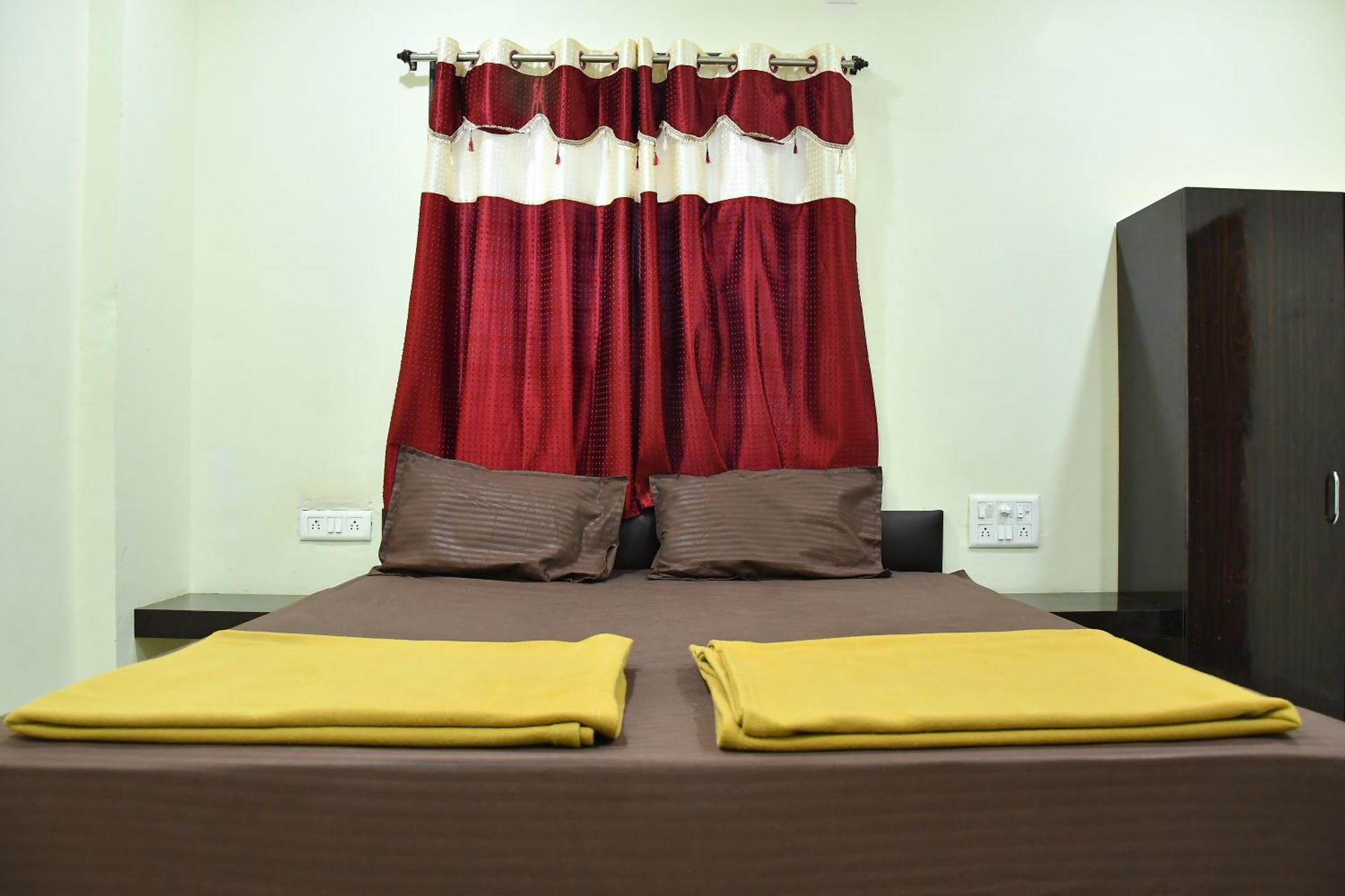 Hotel Kalika Residency Akalkot Buitenkant foto